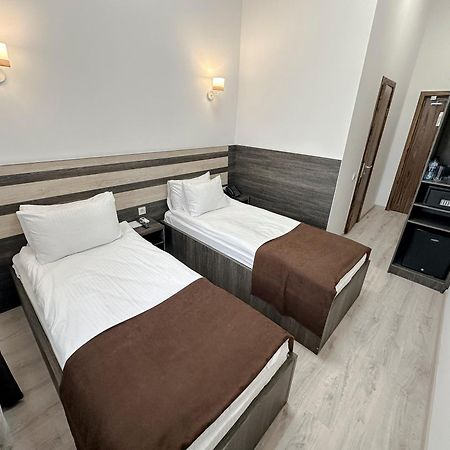 Infinity Plaza Block 1 Hotel Atyraū Exterior foto