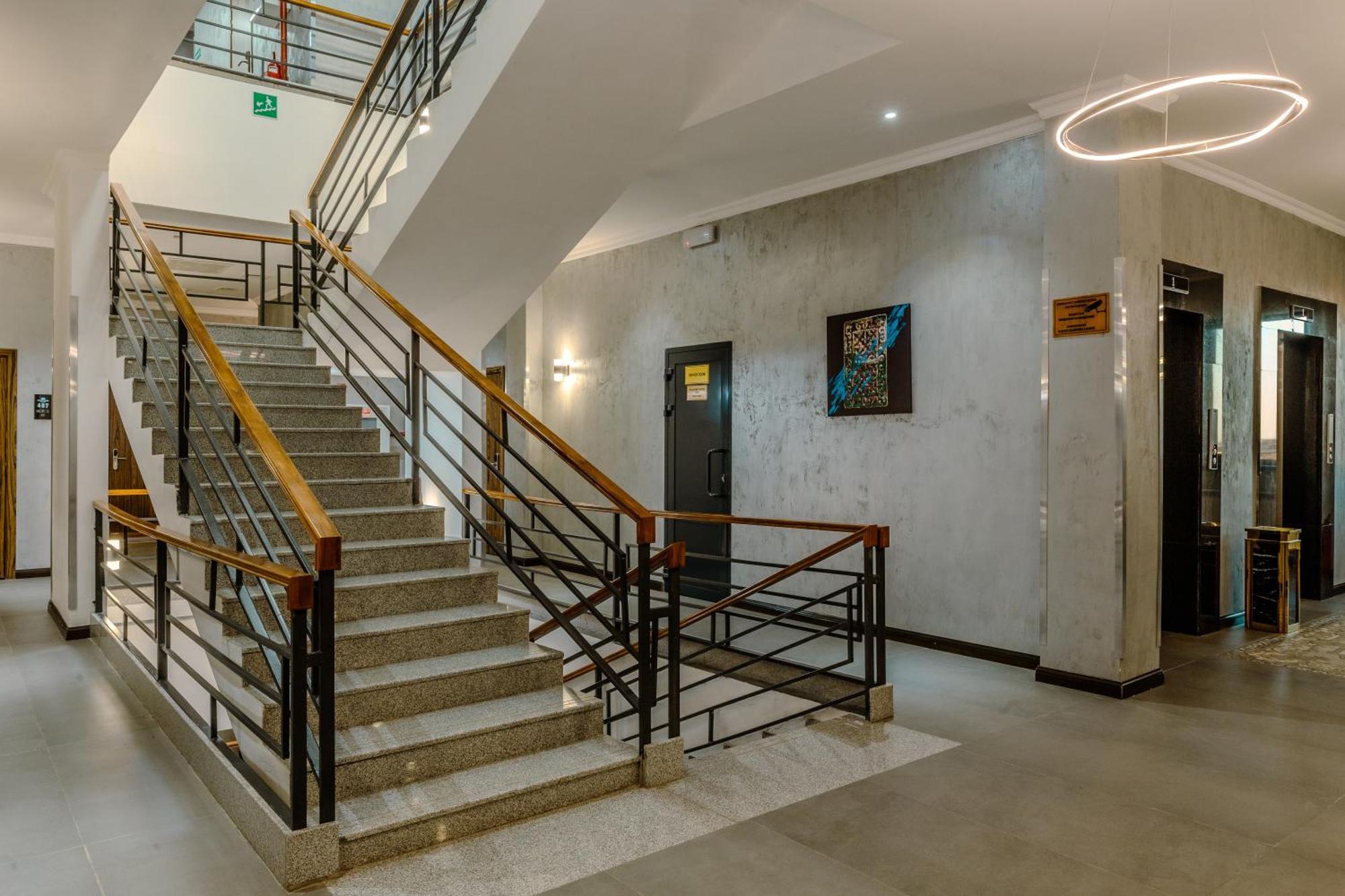 Infinity Plaza Block 1 Hotel Atyraū Exterior foto