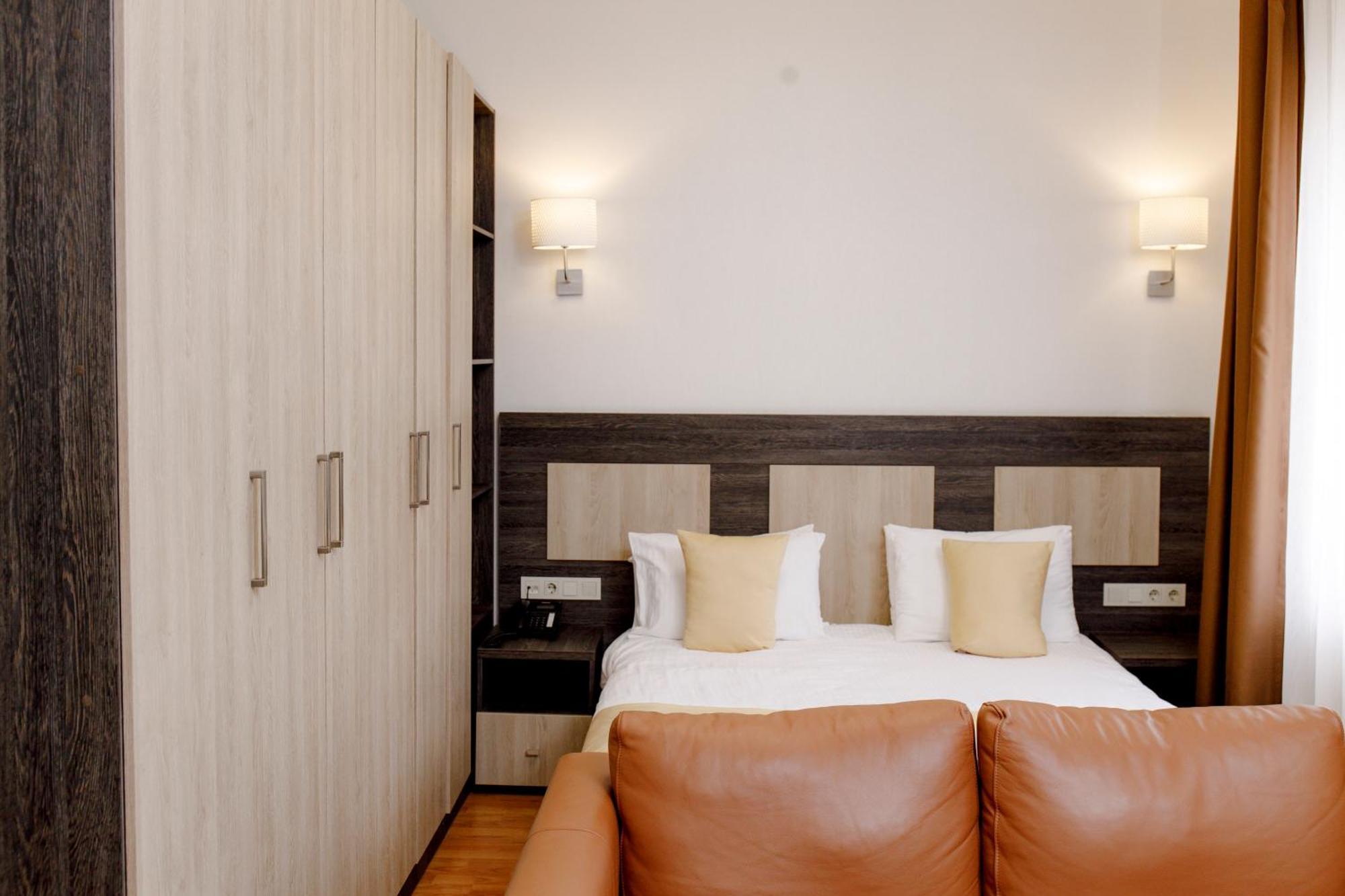 Infinity Plaza Block 1 Hotel Atyraū Exterior foto